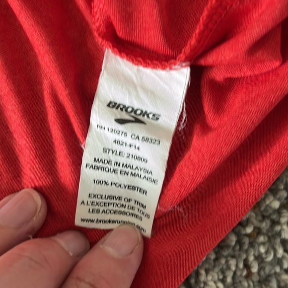 Brooks Equilibrium Shirt NWOT - Picture 3 of 6